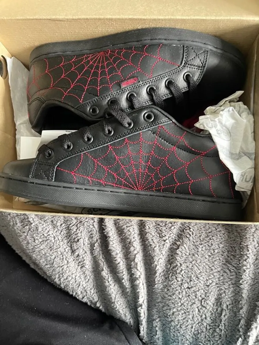special edition trainers - Image 3