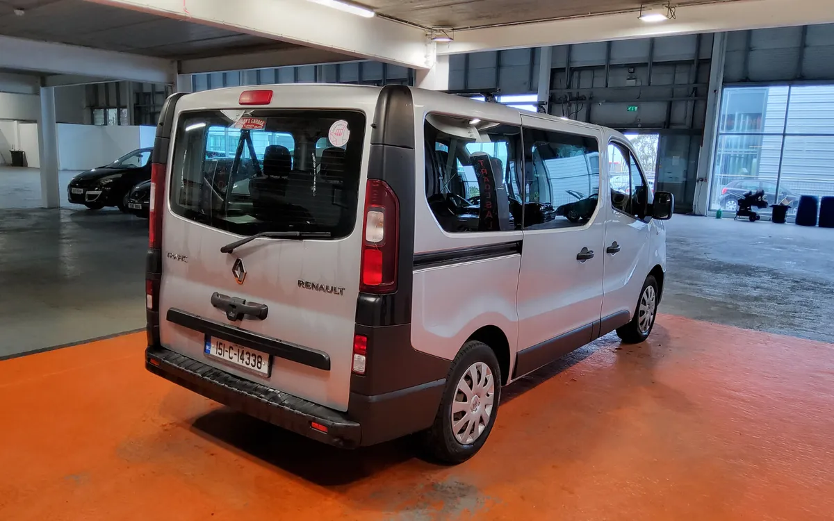 Renault Trafic 2015 - Image 3