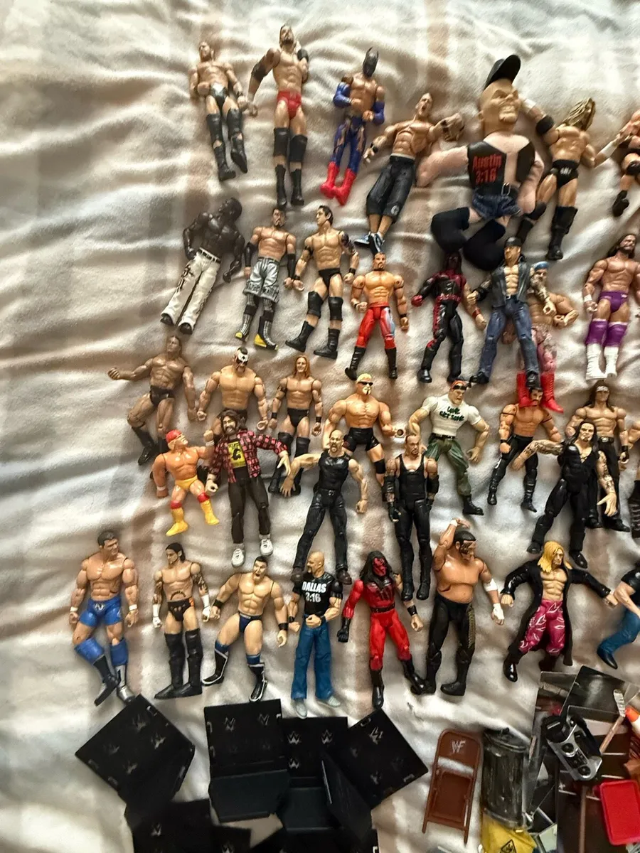 Wwe 50 wrestlers wrestling accessories job lot - Image 4