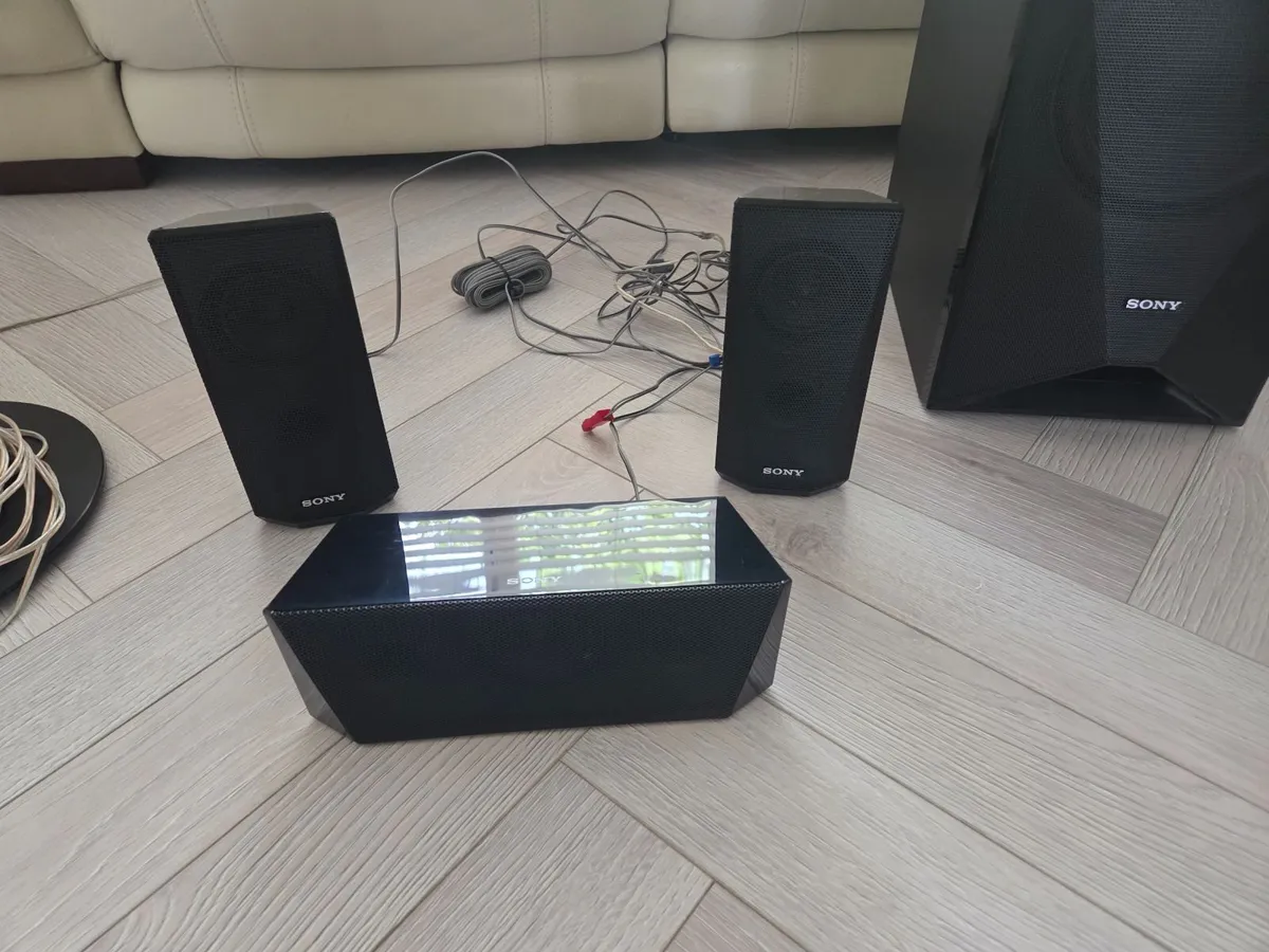 Surround sound system with blu ray dvd - Image 2