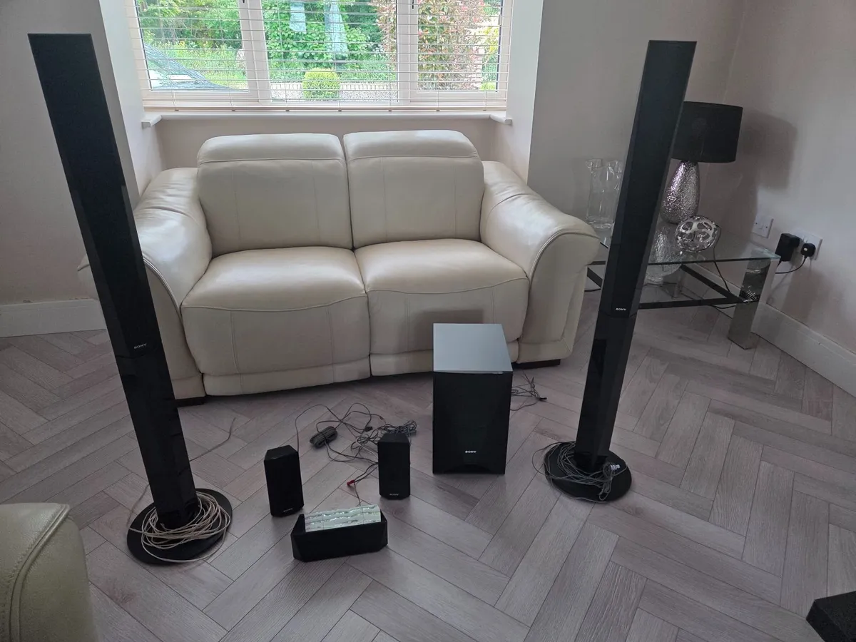 Surround sound system with blu ray dvd - Image 1