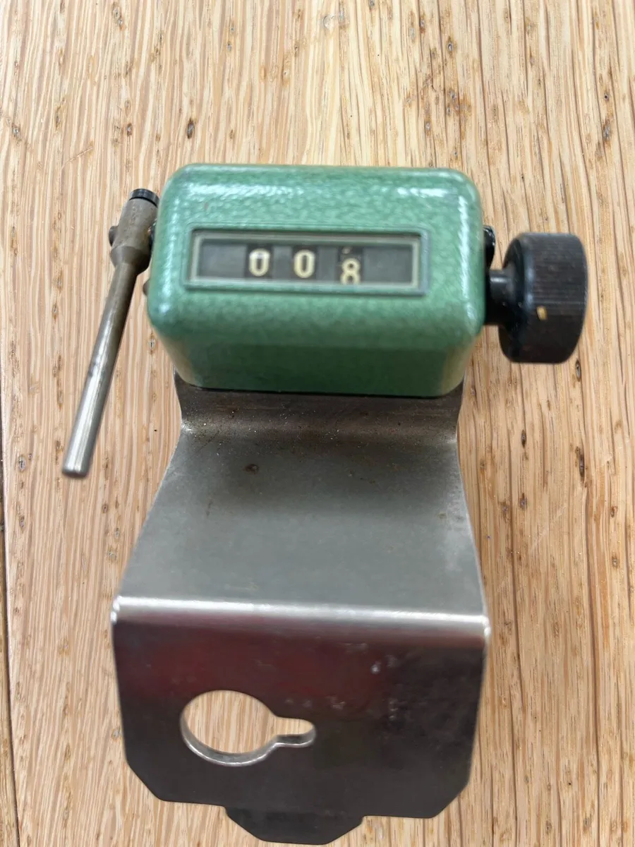 Vintage mechanical tally counter - Image 1