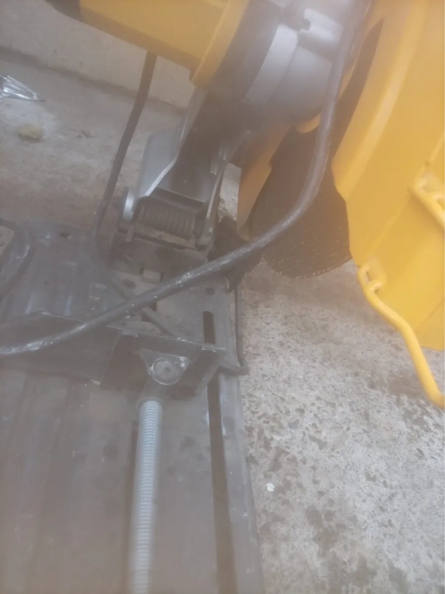 Dewalt chop saw - Image 3