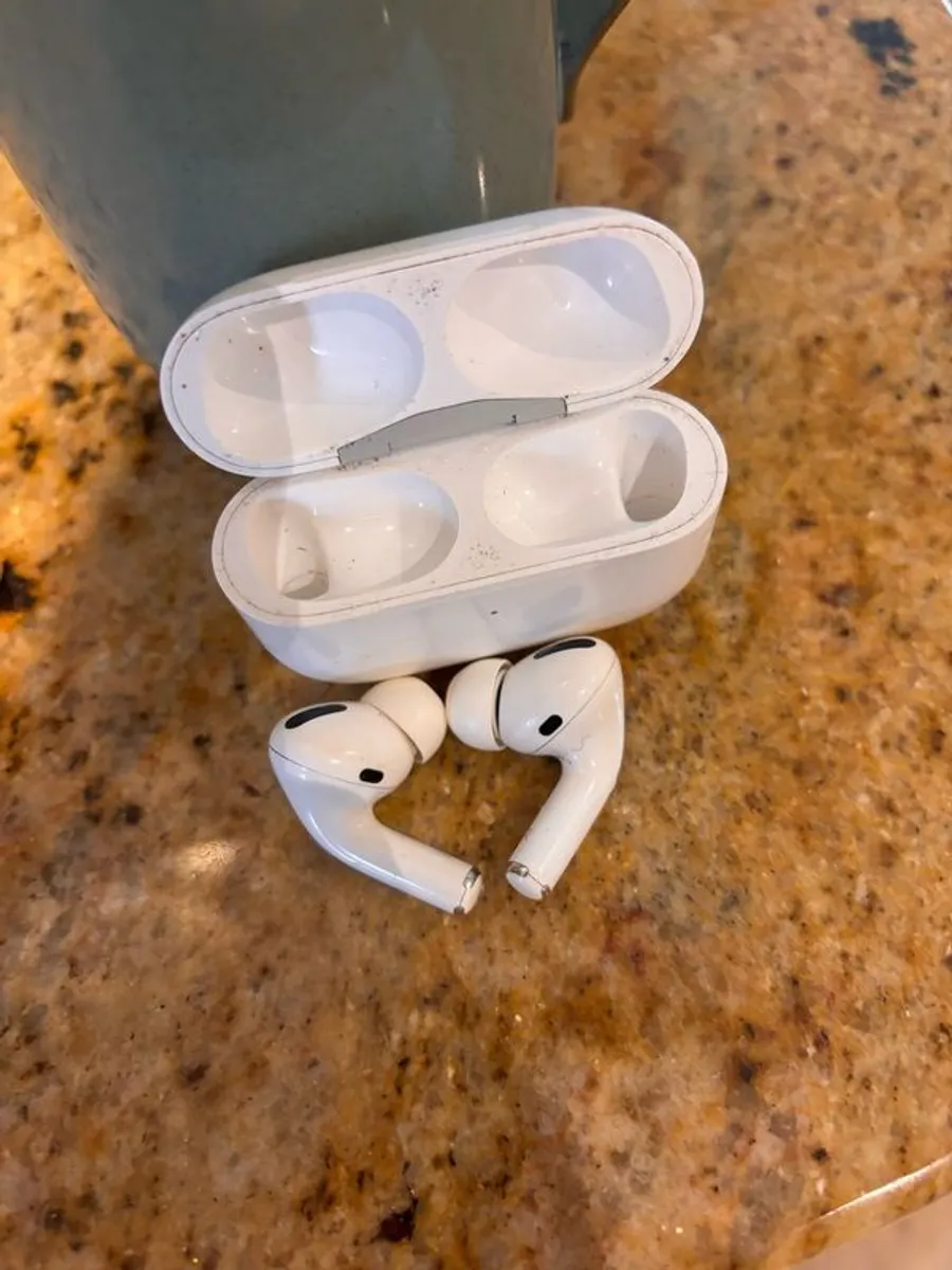 Apple AirPods Pro 1st gen - Image 4