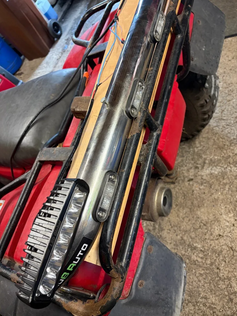 Chrome roof bar and side bars - Image 4