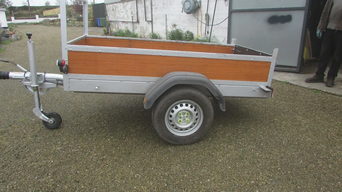 Trailer - Image 1