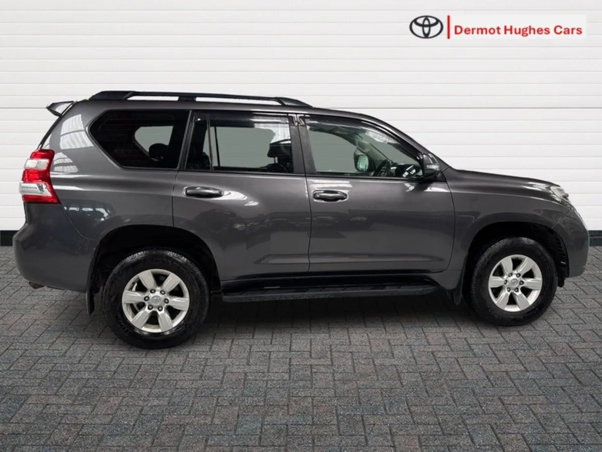Toyota Land Cruiser LWB BUSINESS LEATHER INTERIOR - Image 3