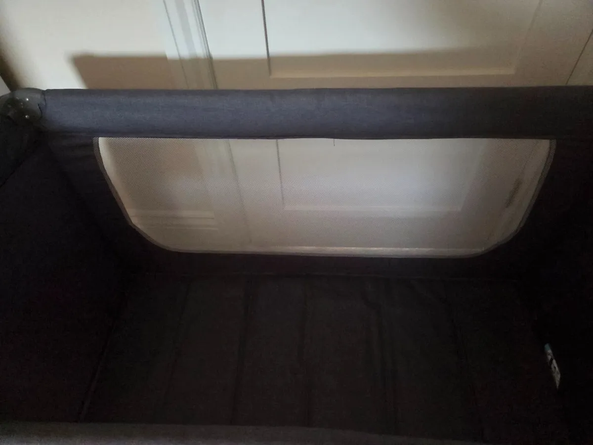 Mini Uno Travel Cot - Image 2