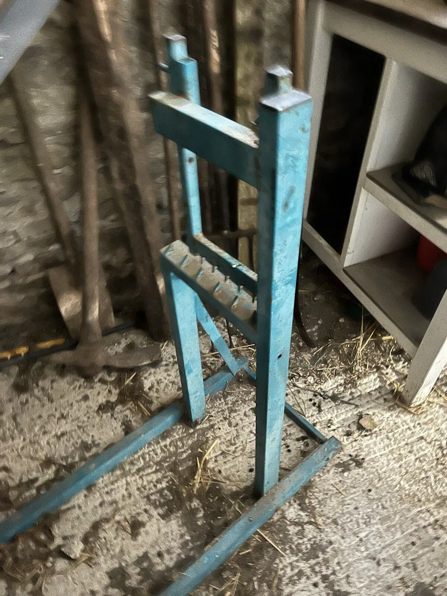 Timber Holder - Image 1