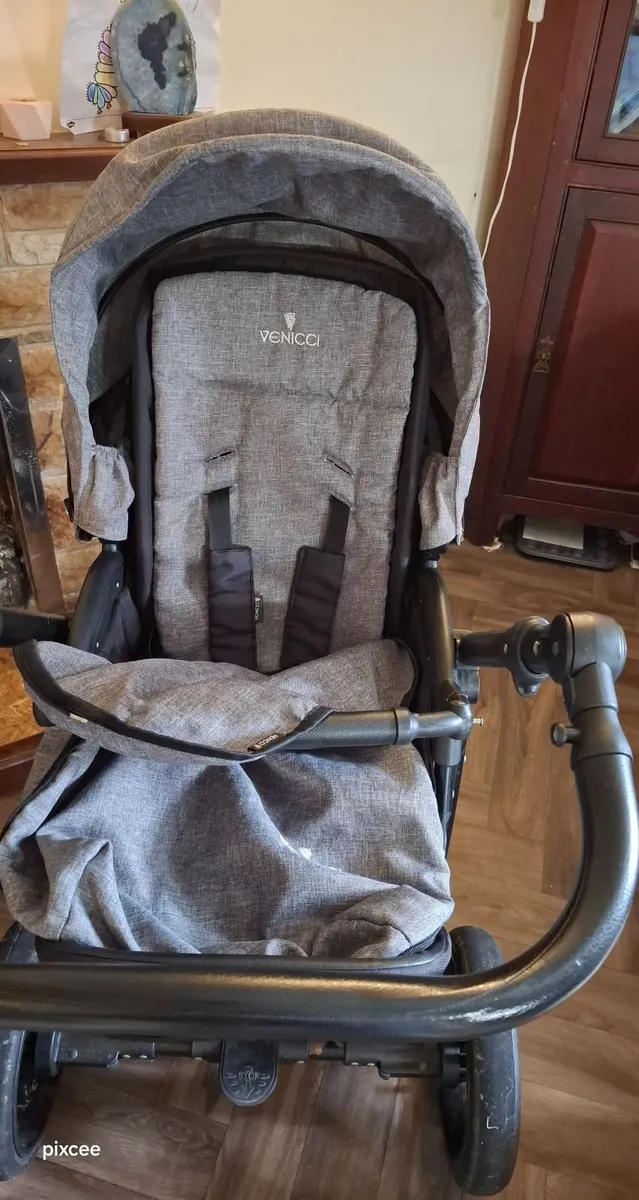 2 in 1 vanicci pram - Image 2