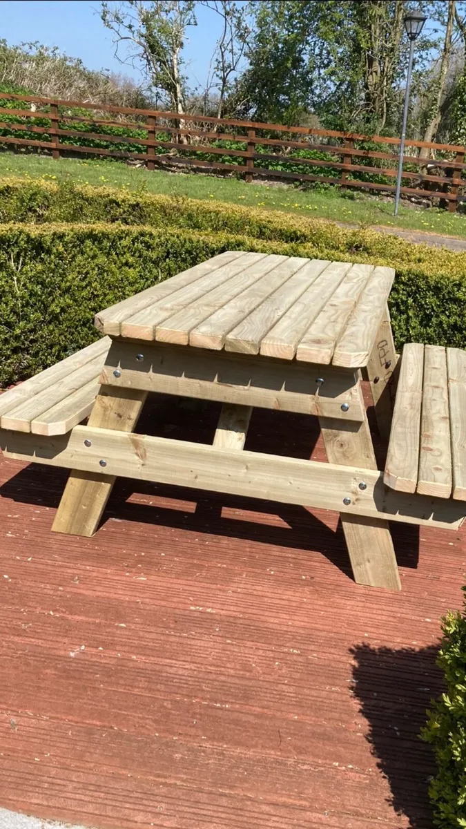 Picnic bench - Image 1