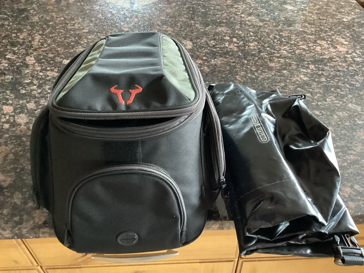 Motorcycle tank bag - Image 1