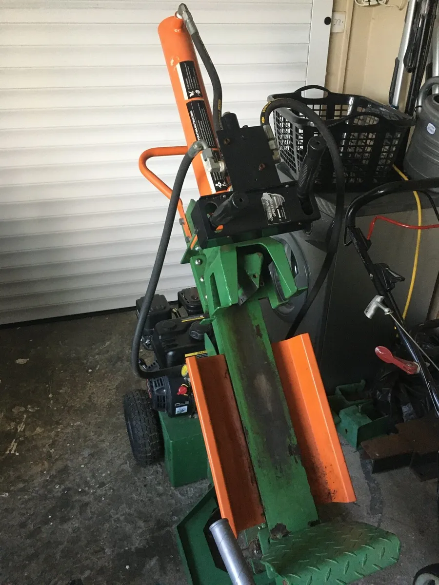 Petrol log splitter - Image 1