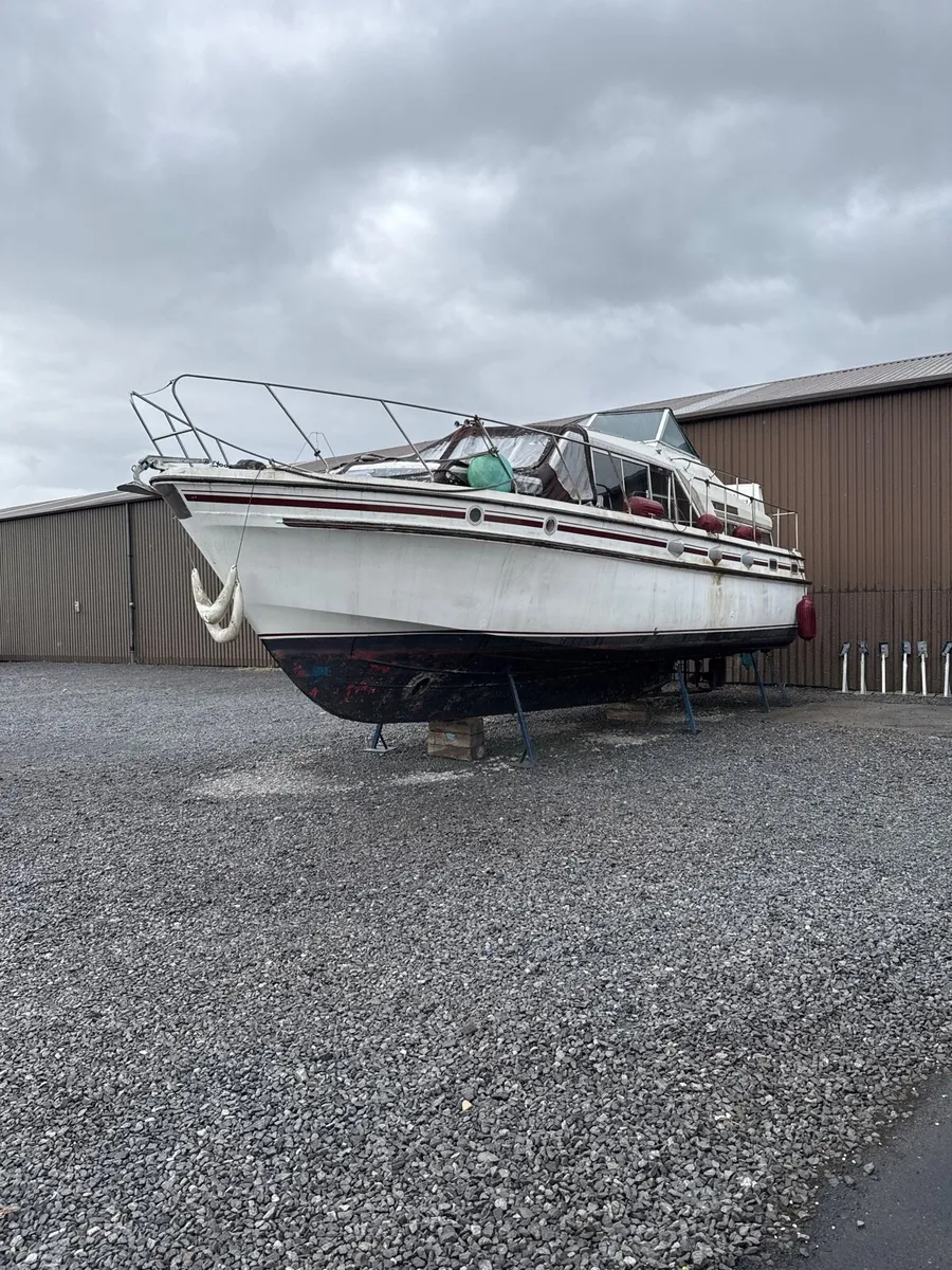 Broom Ocean 37 foot 3 cabin layout - Image 1