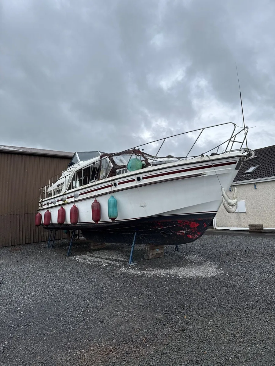 Broom Ocean 37 foot 3 cabin layout - Image 2