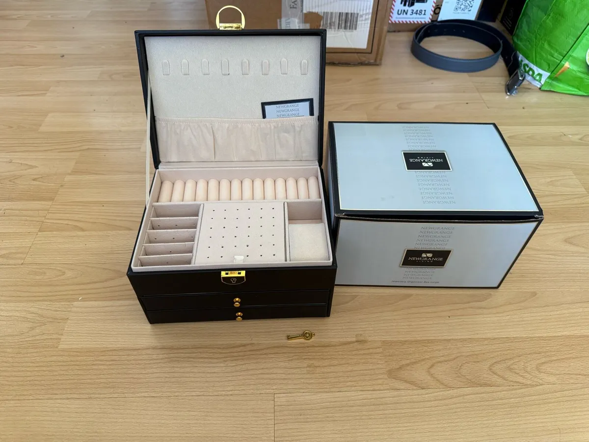 Jewellery box - Image 1