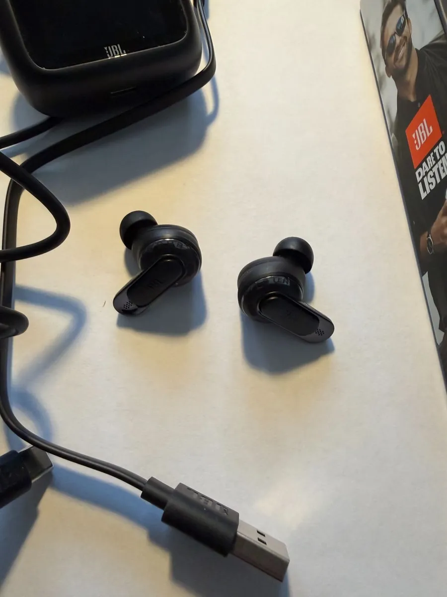 Brand New Noise Cancelling Ear Buds - Image 1