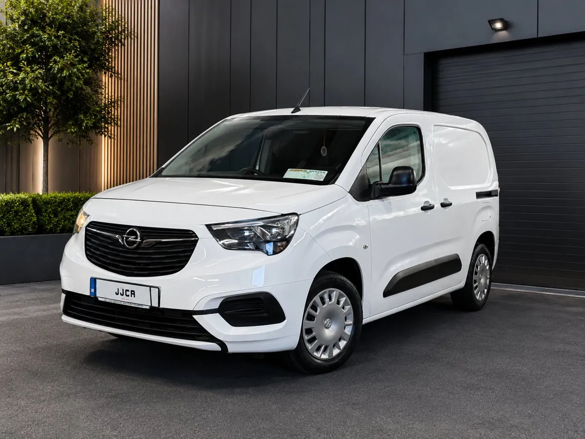 STUNNING TOP SPEC OPEL COMBO 3 SEATER