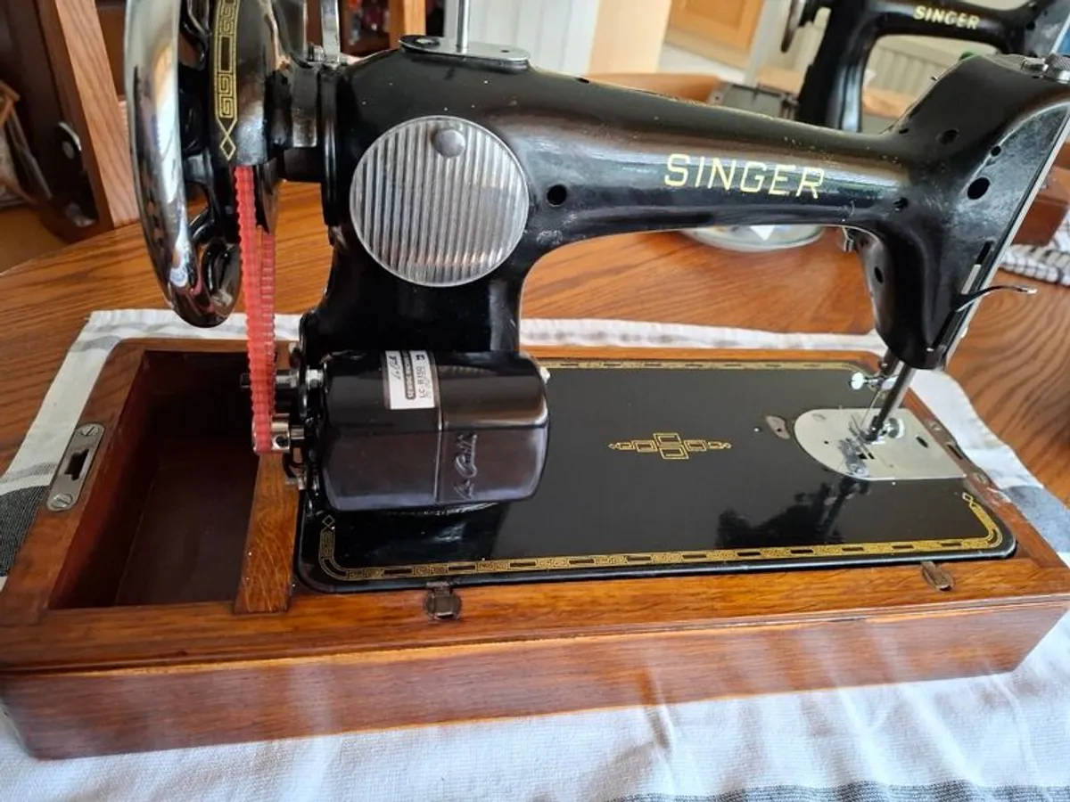 1951 Electric Singer 201k - Image 3