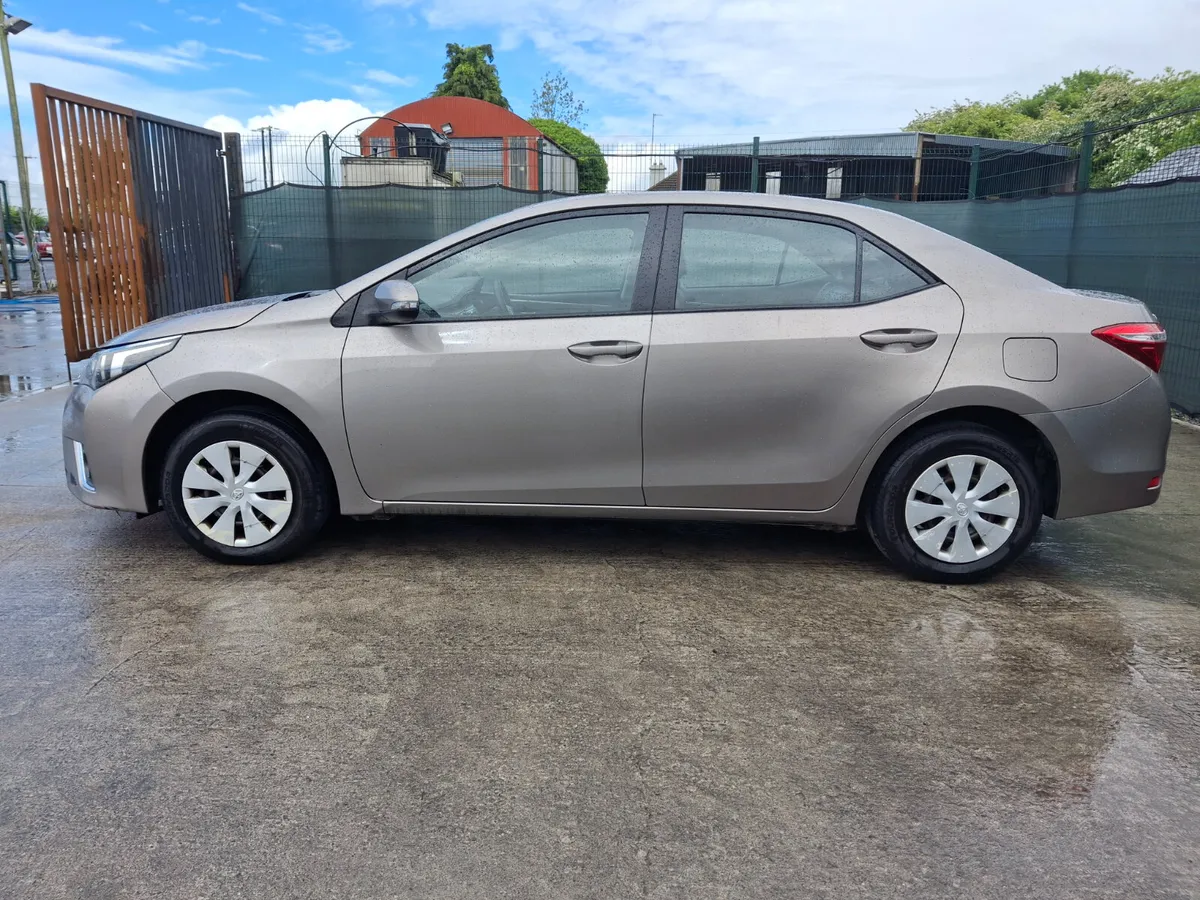 152 Toyota Corolla  1.3 Petrol - Image 2