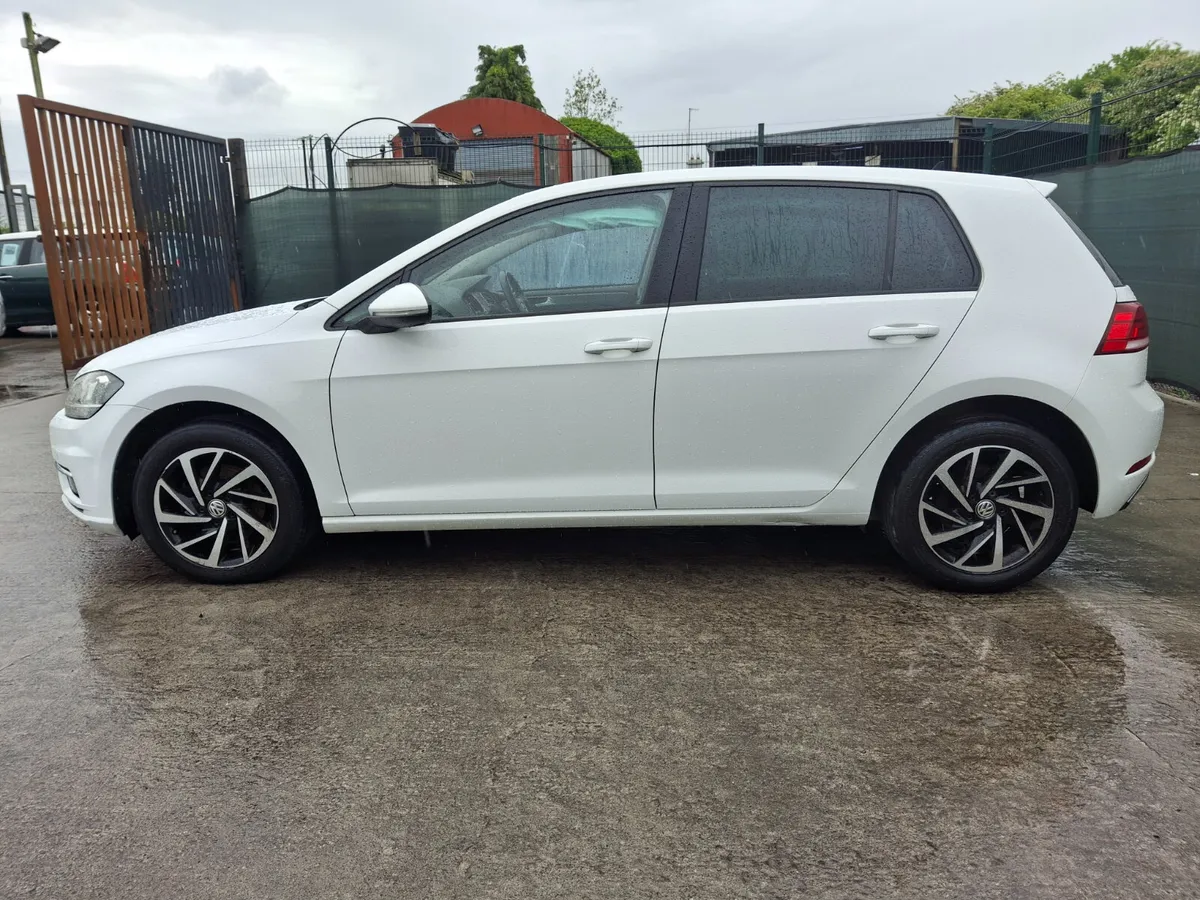 2019 Volkswagen Golf  Tdi - Image 2