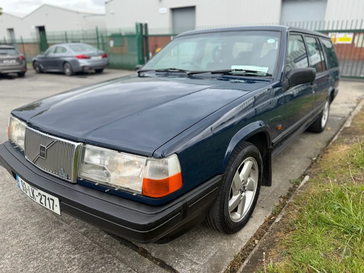 Vintage Volvo 940 2.0 Turbo Manual - Image 3