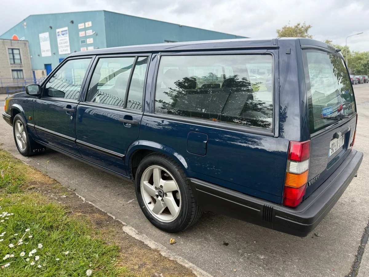Vintage Volvo 940 2.0 Turbo Manual - Image 4
