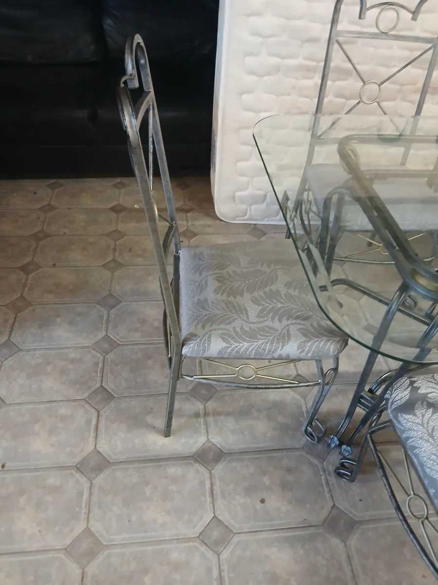 Table set - Image 2