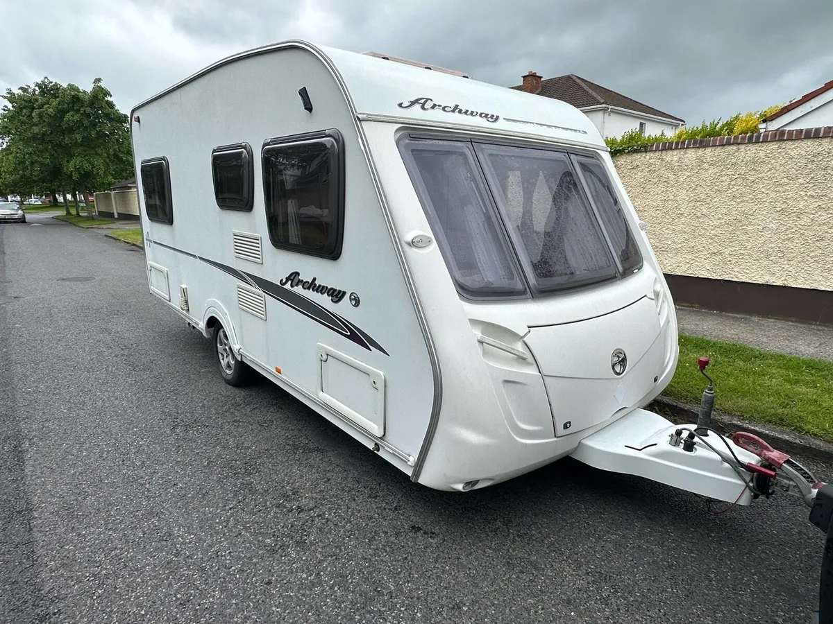 Swift archway 4 berth fixed bed - Image 1