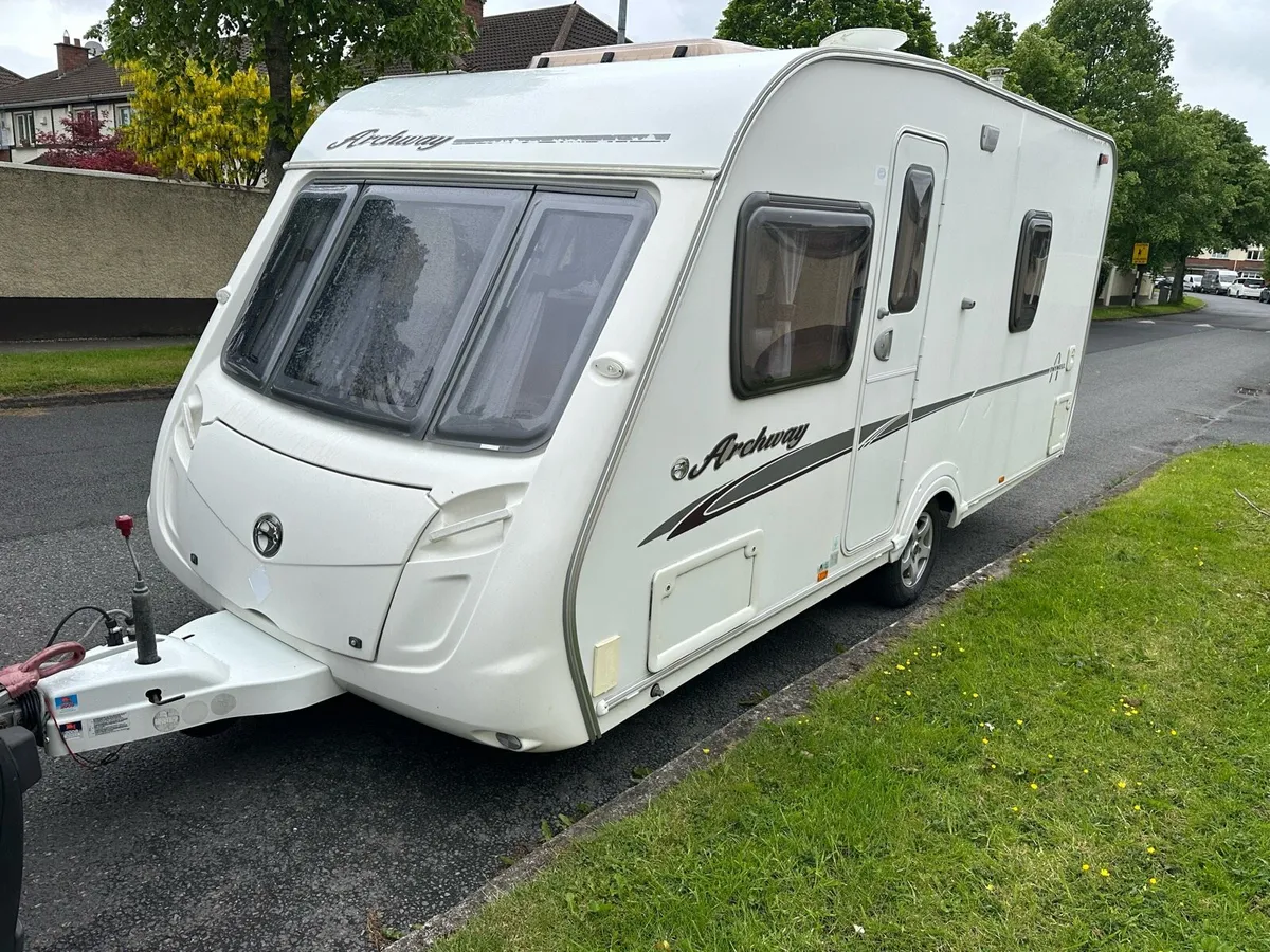 Swift archway 4 berth fixed bed - Image 2