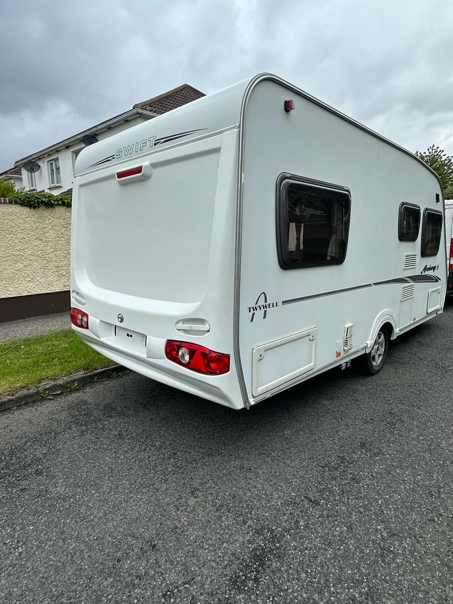 Swift archway 4 berth fixed bed - Image 3