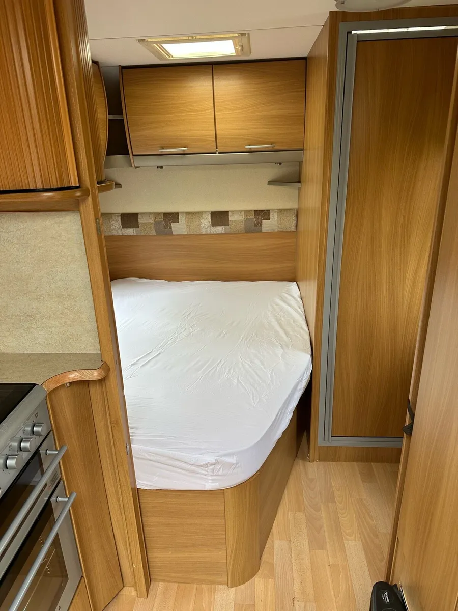 Swift archway 4 berth fixed bed - Image 4