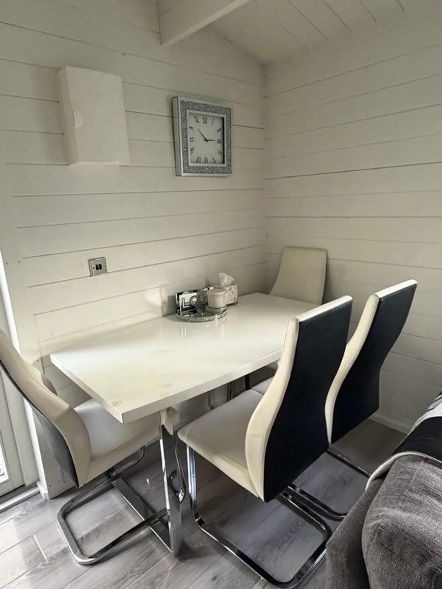 Log Cabin - Image 4