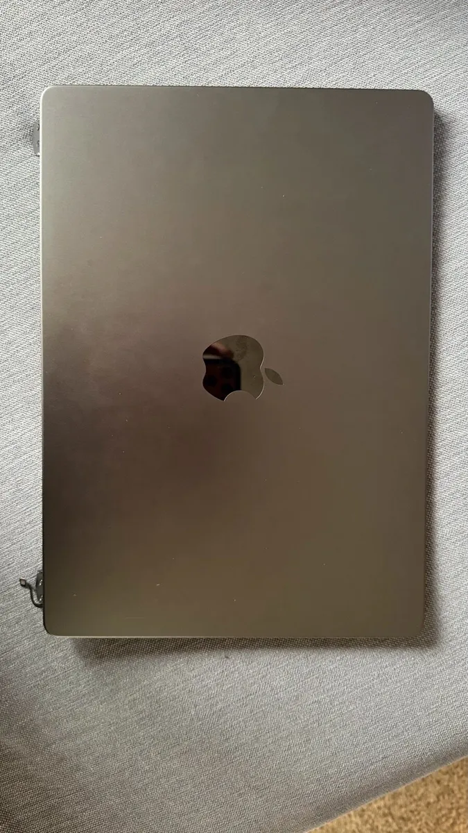 MacBook Pro screen part - Image 1