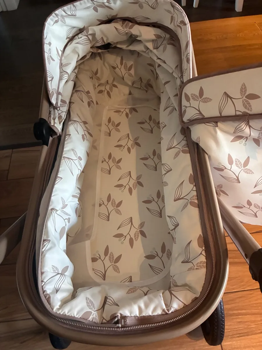 Pram - Image 4