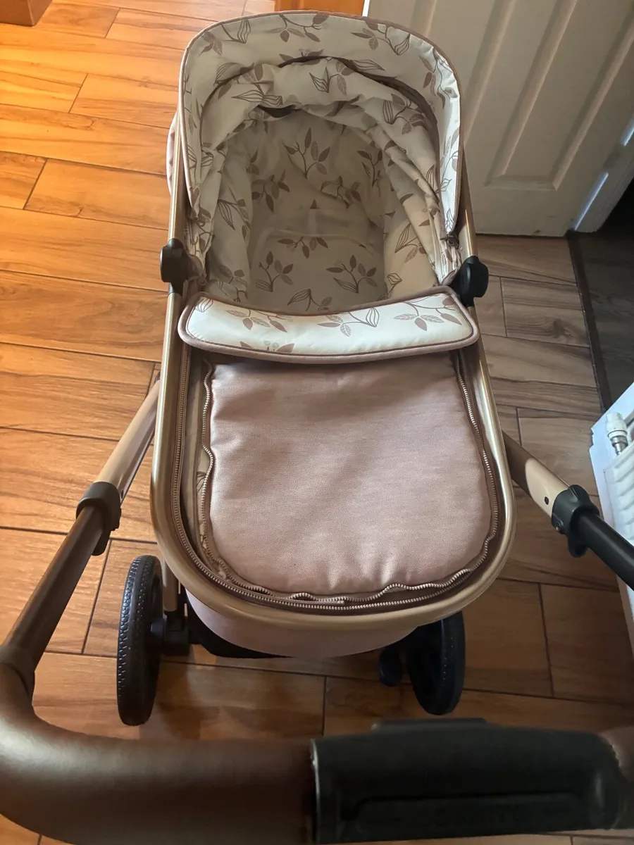 Pram - Image 1