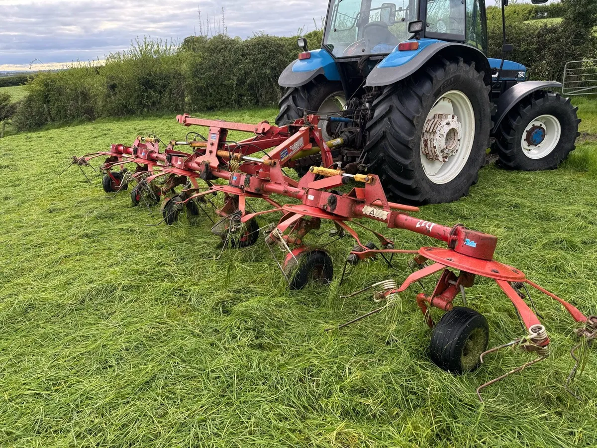 Lely Lotus 675 grass Tedder - Image 1