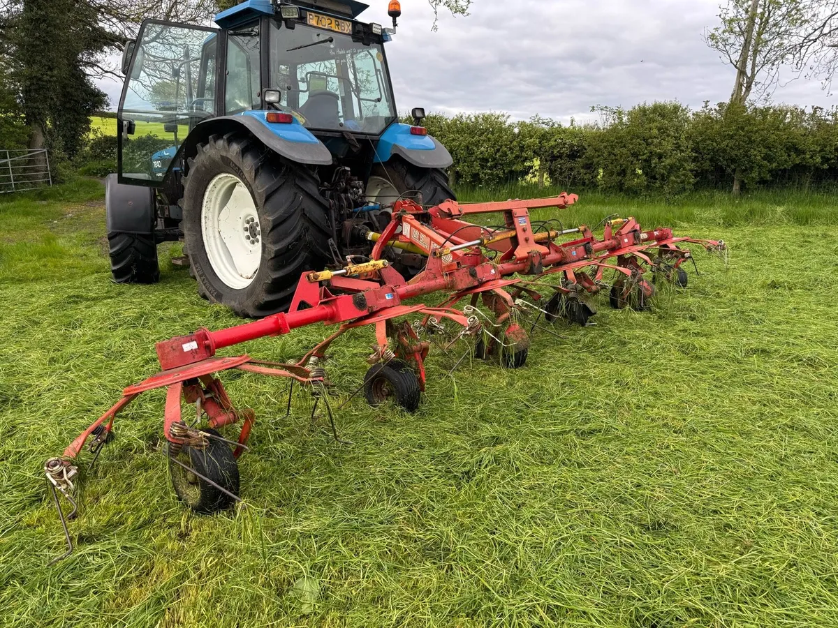 Lely Lotus 675 grass Tedder - Image 3