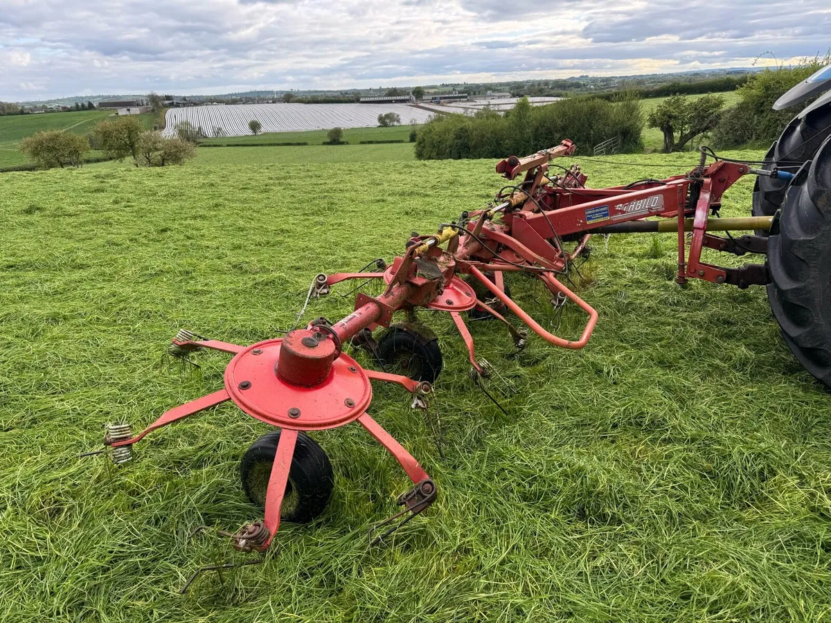 Lely Lotus 675 grass Tedder - Image 2