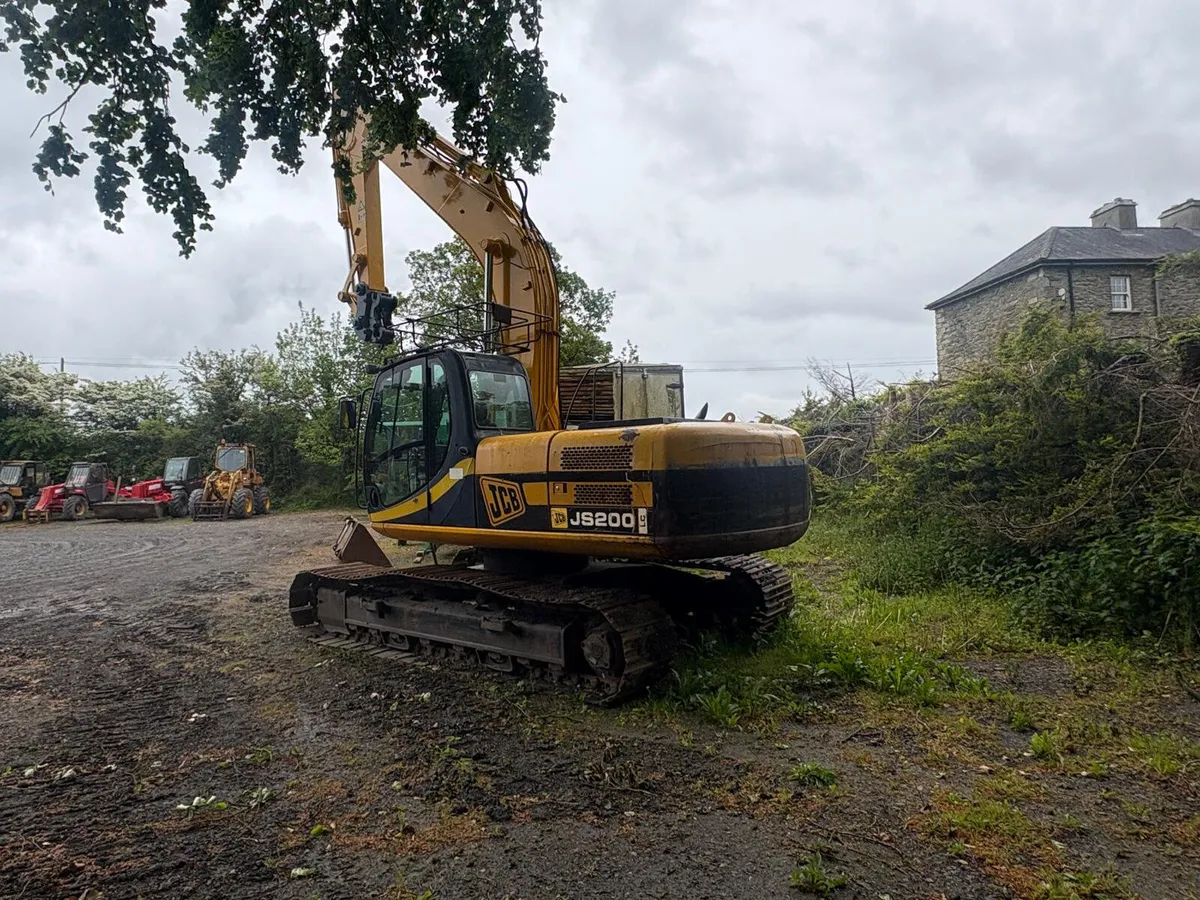 JCB JS200 Excavator - Image 3