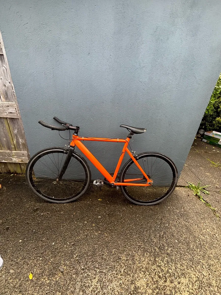 Road bike - Image 1