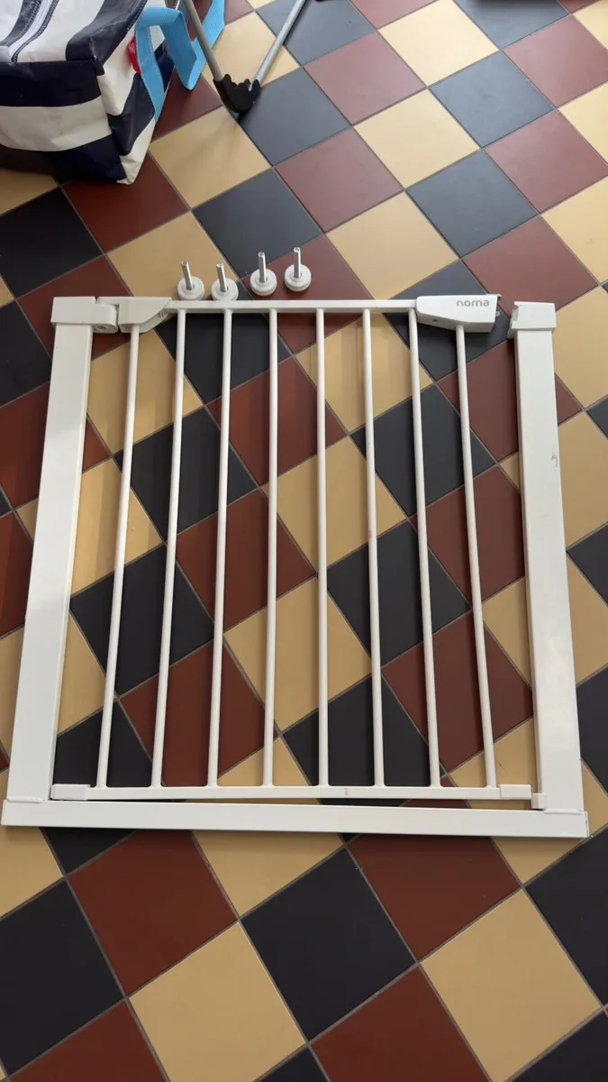 Child gate
