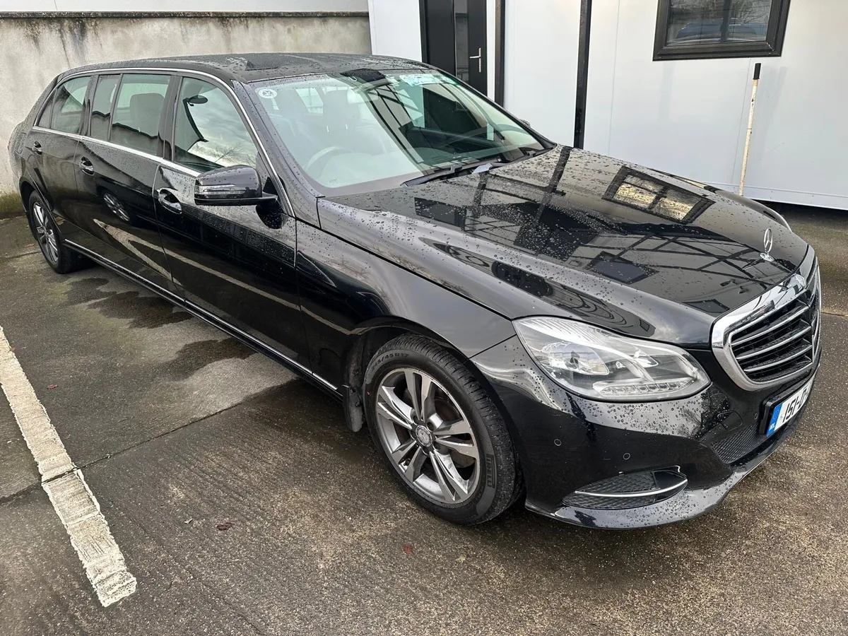 Mercedes Limousine 2015 - Image 2