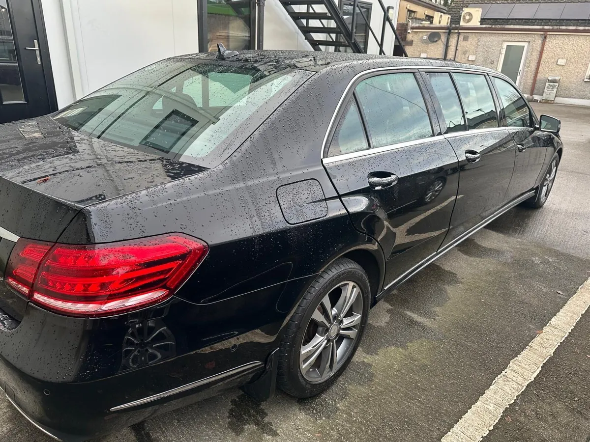 Mercedes Limousine 2015 - Image 4
