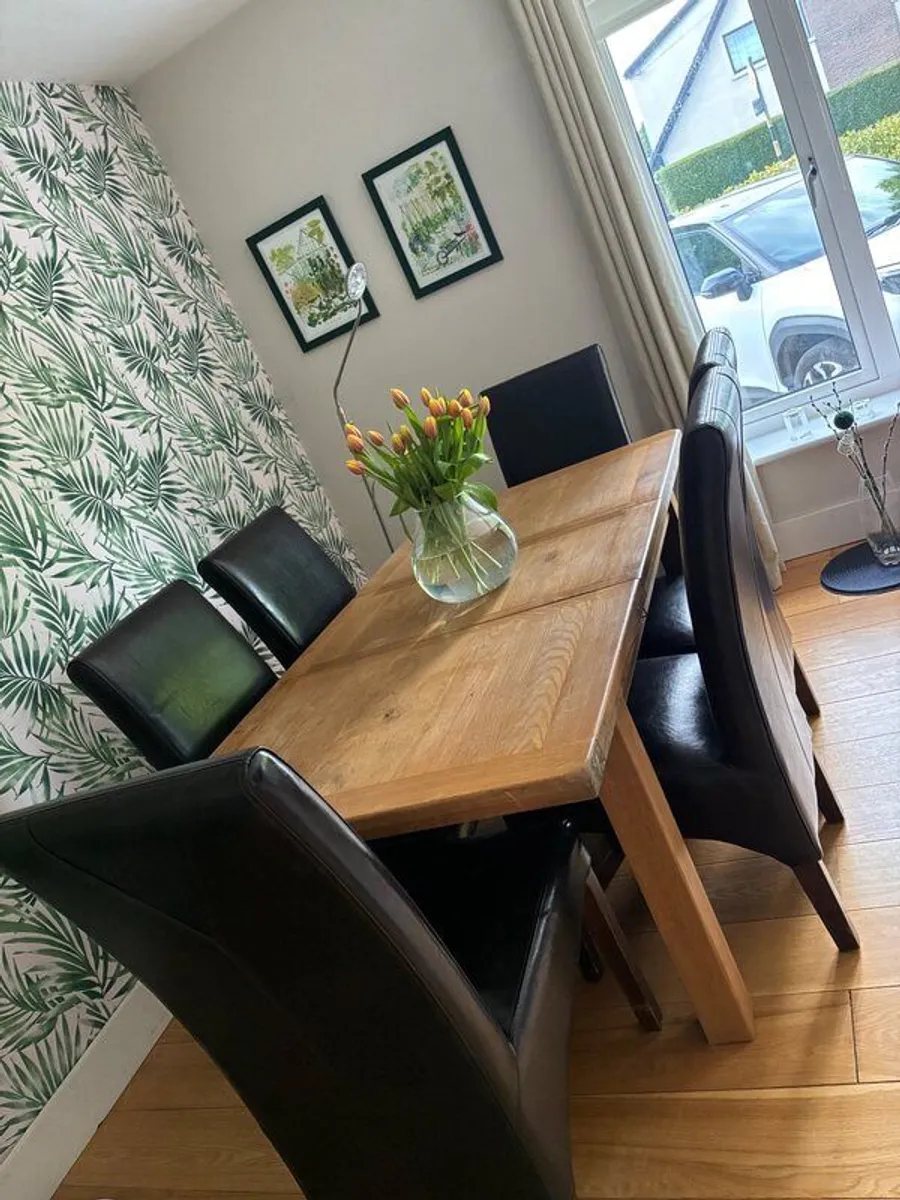 Dining table & 6 Chairs - Image 1