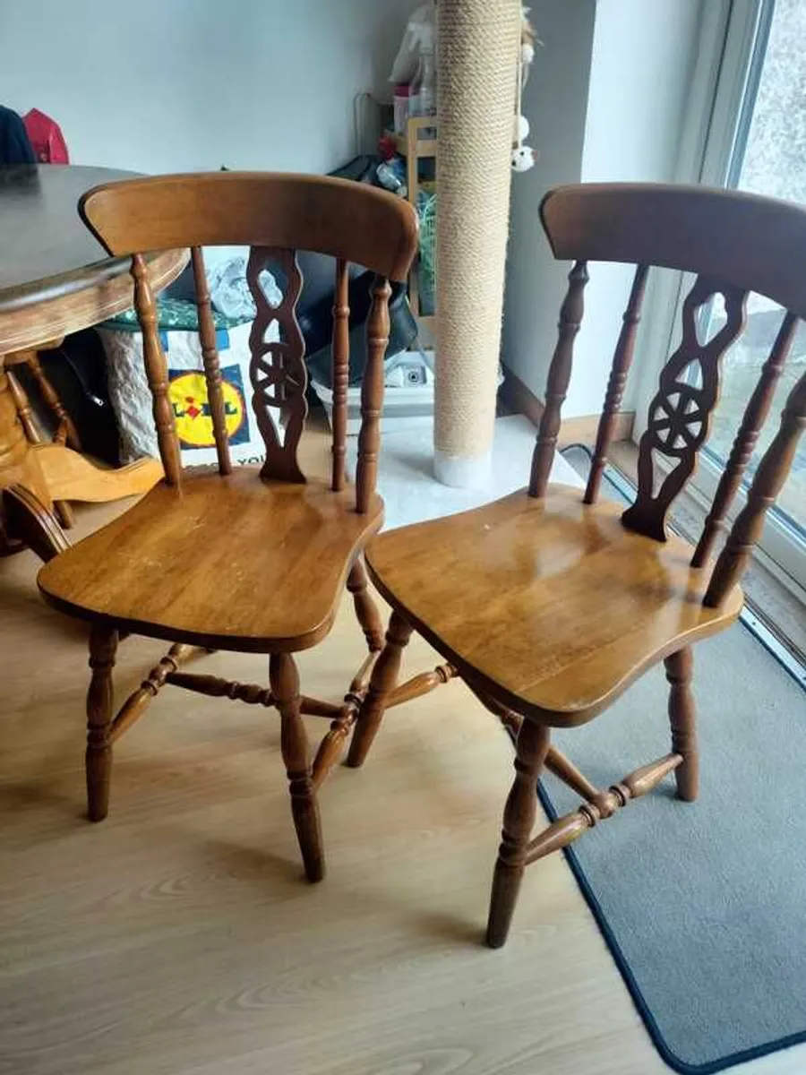Round Dining Table + 6 chairs - Image 3