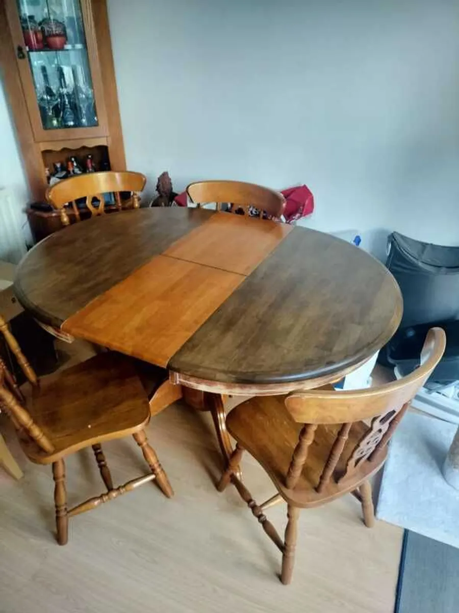 Round Dining Table + 6 chairs - Image 4