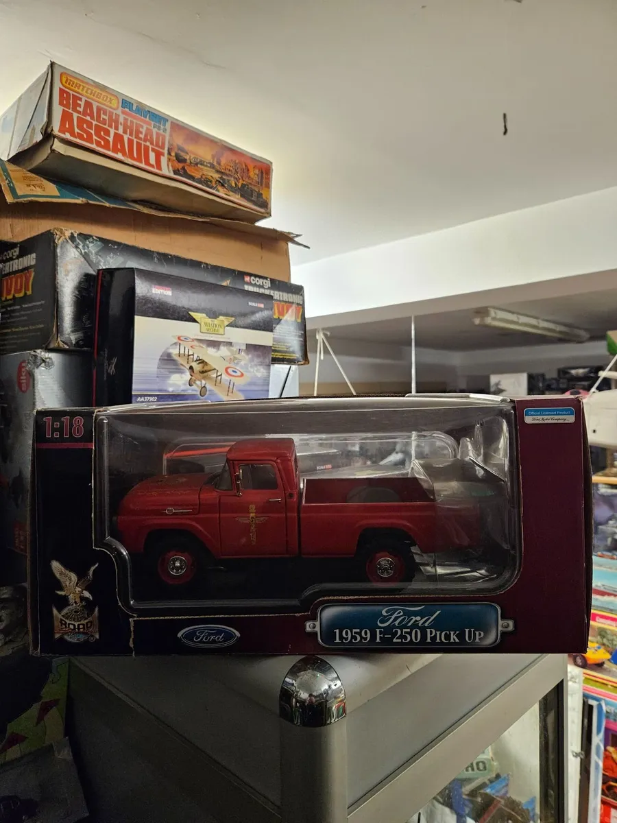 Corgi Road Signature Ford Pickup 1.18 - Image 1