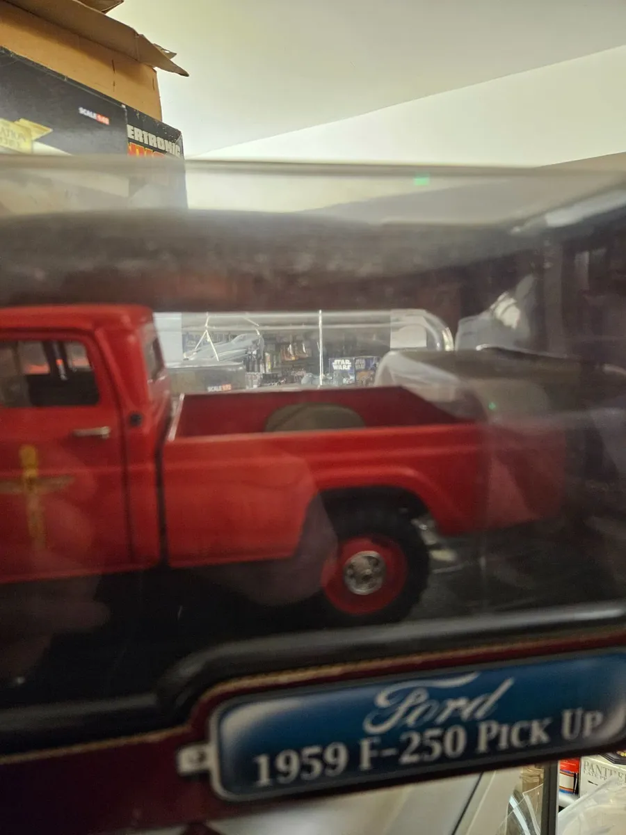 Corgi Road Signature Ford Pickup 1.18 - Image 4