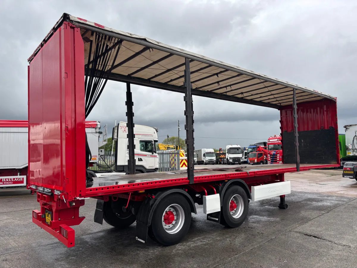 Urban 36 foot Curtainsider Rear steer Moffet brack - Image 1